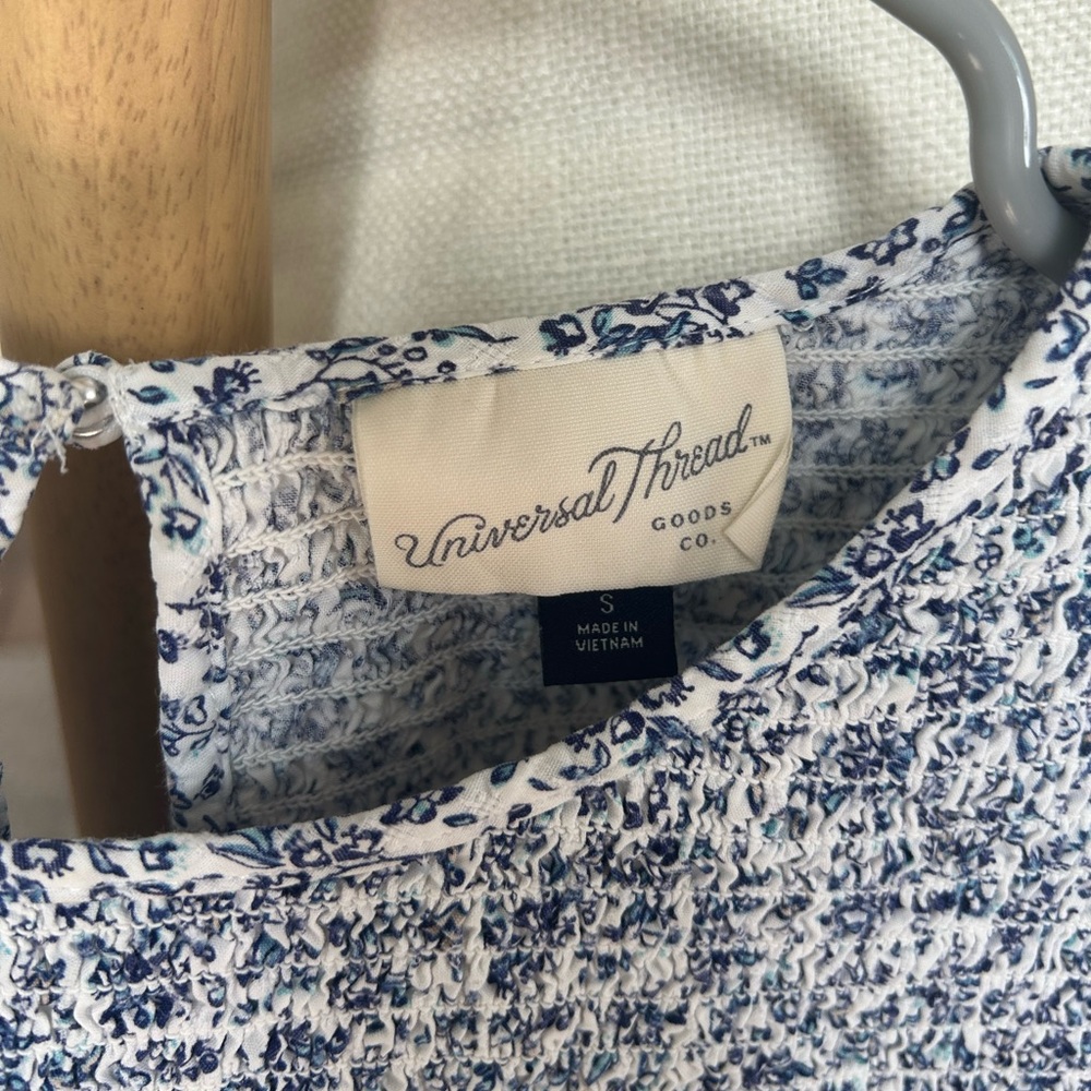 Universal Threads blouse - Picture 2 of 2
